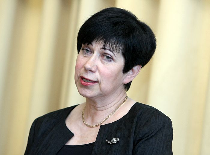 Latvijas Izglītības un zinātnes darbinieku arodbiedrības priekšsēdētāja Ingrīda Mikiško tikšanās laikā ar izglītības un zinātnes ministru, kurā pārrunā turpmāko sadarbību pārmaiņu virzībā un nozares darbinieku atalgojuma paaugstināšanā.