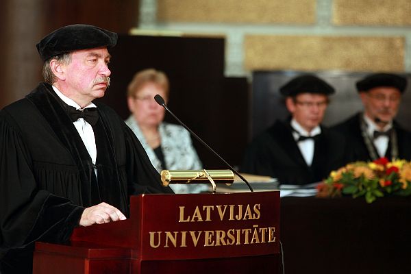 Latvijas Universitātes (LU) prorektors zinātņu jautājumos profesors Indriķis Muižnieks (no kreisās).