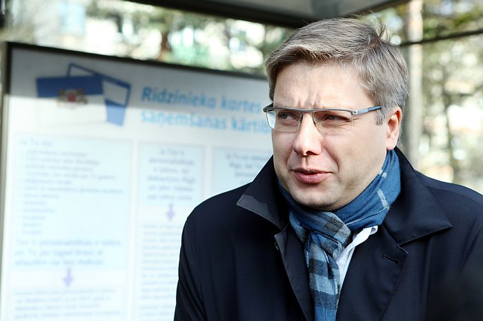 Rīgas domes priekšsēdētājs Nils Ušakovs piedalās Mazās Brīvības ielas un pieturvietas “Meža skola” atklāšanas pasākumā.