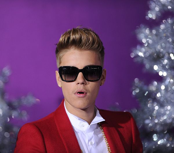 Justin Bieber arrives for the world premiere of “Justin Bieber’s BELIEVE,” December 18, 2013 at the Regal Cinemas at LA Live in Los Angeles, California. The film opens nationwide on Christmas Day. AFP PHOTO / Robyn Beck