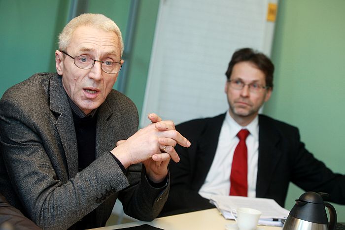 Biedrības “Zemnieku saeima” valdes priekšsēdētāja vietnieks, saimniecības “Mežacīruļi” līdzīpašnieks Juris Cīrulis (no kreisās) un investīciju kompānijas “NCH Riga” vadītājs Kārlis Cerbulis.