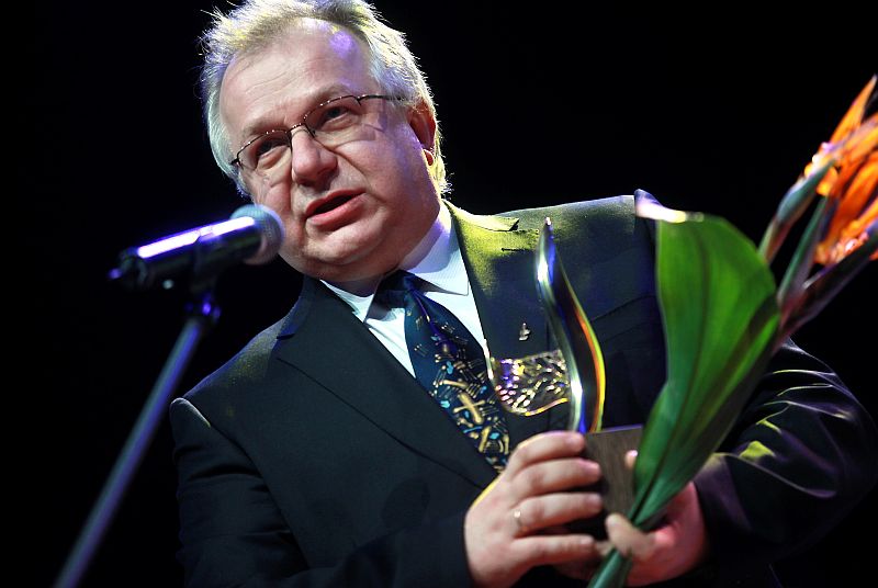 “Gada balvas medicīnā 2013” laureāts nominācijā “Gada ārsts” – ģimenes ārsts Valmierā Juris Jakovins svinīgās apbalvošanas ceremonijas laikā Rīgas Stradiņa universitātē.
