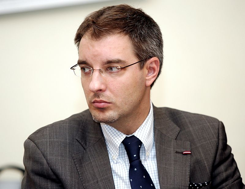 Vides aizsardzības un reģionālās attīstības ministrijas valsts sekretārs Aleksandrs Antonovs piedalās preses konferencē, kurā iepazīstina ar starptautiskās zinātniski praktiskās konferences “Kā nodrošināt globāli konkurētspējīgu augstāko izglītību Latvijas attīstības centros?” galvenajiem secinājumiem un lēmumiem.