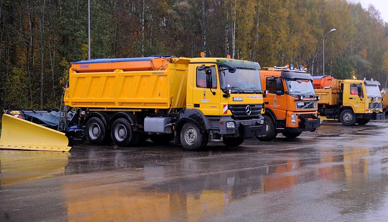 Tehnika “Latvijas autoceļu uzturētāja” ražošanas bāzē “Neceri” Ķekavas novadā, kura sagatavota darbam ceļu uzturēšanai ziemas sezonā.