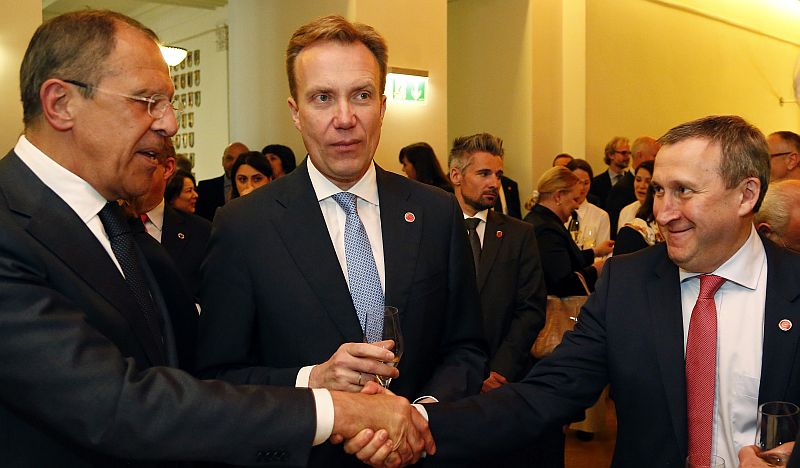 Ukraine Foreign Minister Andrii Deshchytsia (R) shakes hands with Russian Foreign Minister Sergei Lavrov (L) during a dinner on the sidelines of a Council of Europe meeting on May 5, 2014 in Vienna. The Vienna meeting is focused on the Ukraine turmoil.