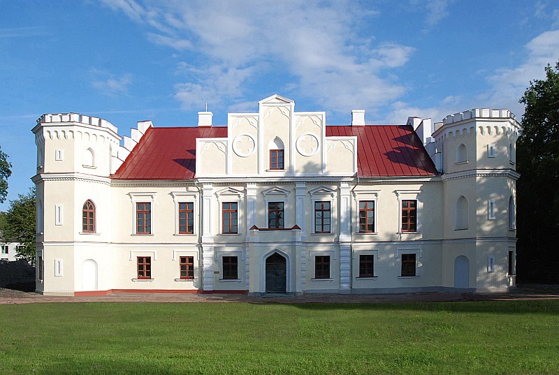 Svaigi atjaunota arī Valdekas pils Jelgavā.