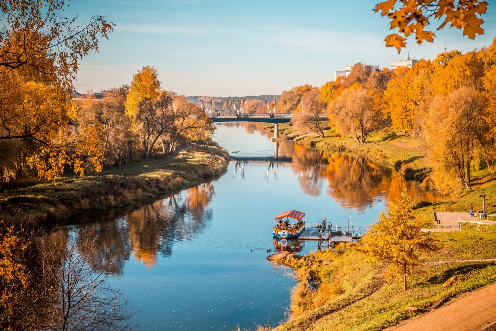 Sestdien, 11.oktobrī, vairāk nekā 300 viesu no Rīgas apmeklēs Valmieru, izbaudot zelta rudens burvību, iepazīstot pilsētas kņadu Simjūda gadatirgus laikā, izzinot Valmieras krāšņākās vietas, ar ko lepojas pilsētas iedzīvotāji, un noklausoties aizraujošākos stāstus par Valmieras vēsturi un mūsdienām. Izbaudi rudens krāsas arī citviet Latvijā!