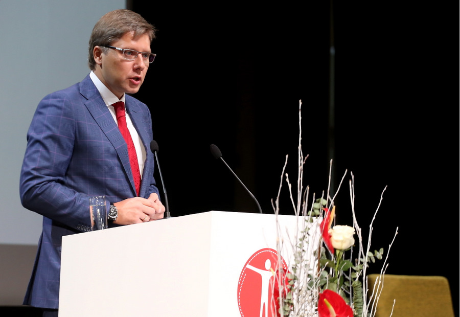 Sociāldemokrātiskās partijas “Saskaņa” valdes priekšsēdētājs Nils Ušakovs uzrunā klātesošos partijas “Saskaņa” kongresā Kultūras pilī “Ziemeļblāzma”.