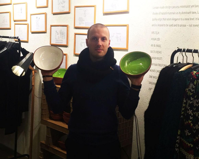 Ekspozīcijā ar keramikas izstrādājumiem piedalās arī uzņēmums no Kocēnu novada – “Vaidava Ceramics”.