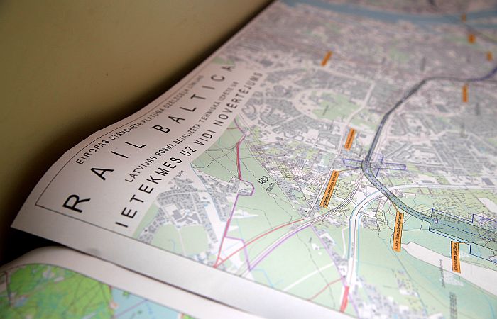 Informatīvie materiāli par projektu “Eiropas standarta platuma publiskās lietošanas dzelzceļa līnijas Rail Baltica būvniecība”.