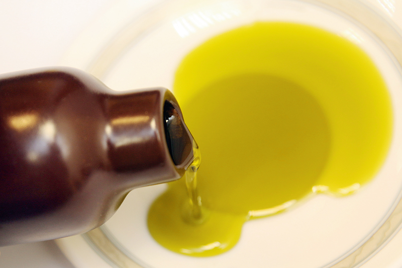 Kaņepju sēklu eļļa ir lielisks polinepiesātināto taukskābju (piemēram, omega-3 un omega-6) avots, kas ir ļoti nepieciešams imūnsistēmas stiprināšanai.