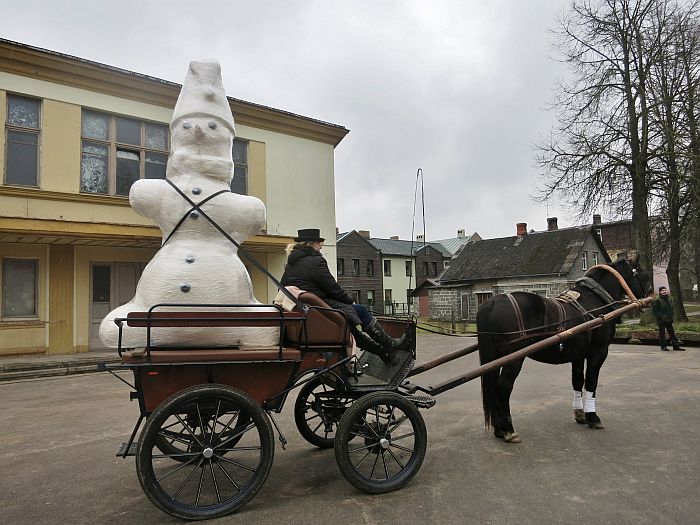 Fotokonkursa uzvarētāja Aivara Narvaiša iegūtais sniegavīrs.