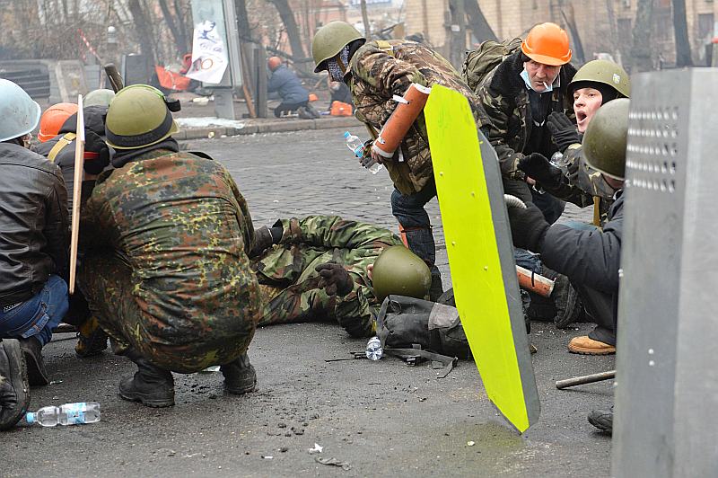 Pēc asinspirts pērn februārī desmitiem demonstrantu, kuri Neatkarības laukumā Kijevas centrā bija uzcēluši nometni, skaitās “bez vēsts pazuduši”.