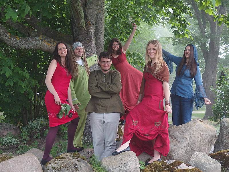 Postfolkloras grupa “Vecpilsētas dziedātāji”