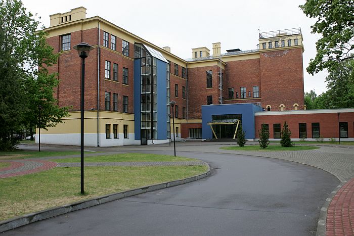 Attēlā Āgenskalna ģimnāzija.