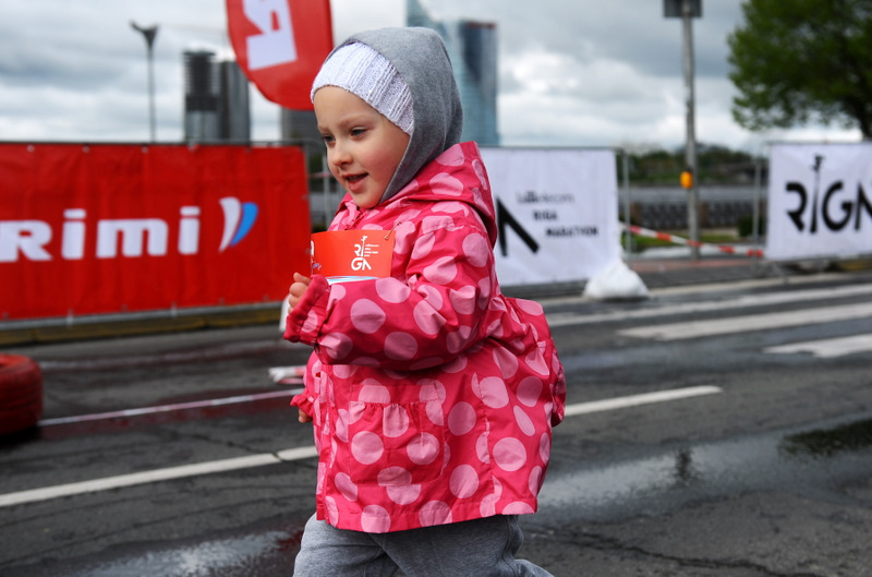 11.Novembra krastmalā notiek “Rimi” bērnu maratons.