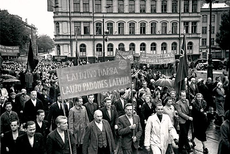 Padomju okupācijas varai 1940. gada vasarā būtu grūti organizēt “darbaļaužu” demonstrācijas, ja tai nebūtu izdevies iegūt kontroli pār arodbiedrībām.