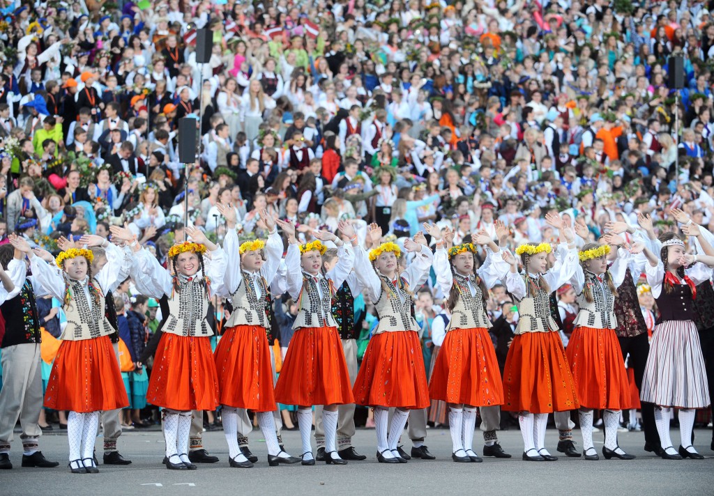 XI Latvijas skolu jaunatnes dziesmu un deju svētku noslēguma koncerts “Manā dziesmā tu…” Mežaparka Lielajā estrādē.