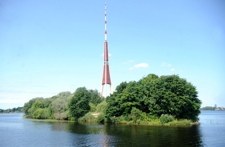 Zaķusala un Latvijas televīzijas tornis mūsdienās.