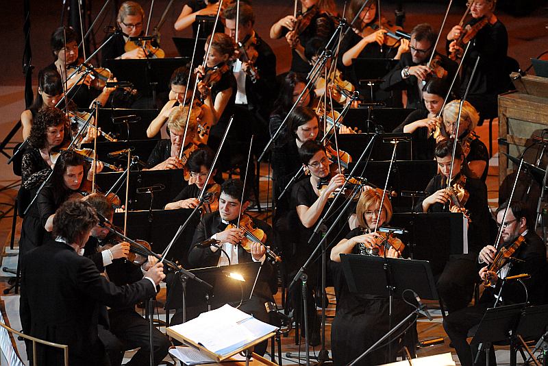 Spožo un virtuozo uvertīru no Mihaila Gļinkas operas “Ruslans un Ludmila” LNSO
mūziķi iedzīvināja precīzi un krāšņi.