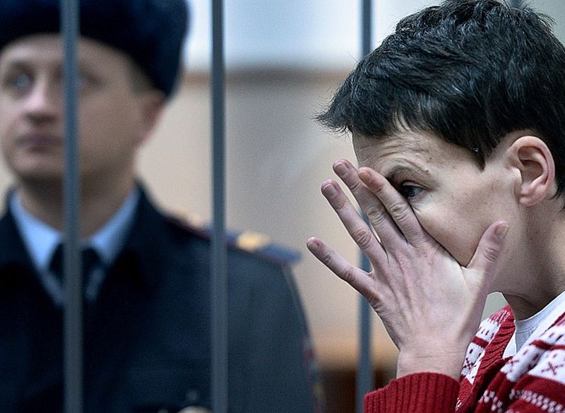 Maskavas atbalstīto kaujinieku nolaupītajai Ukrainas kara pilotei Nadeždai Savčenko Krievijas tiesa var piespriest 23 gadu cietumsodu.
