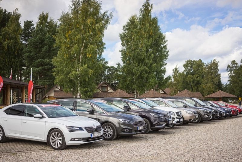 “Latvijas Gada auto 2016” pretendenti kopīgajā izbraucienā.
