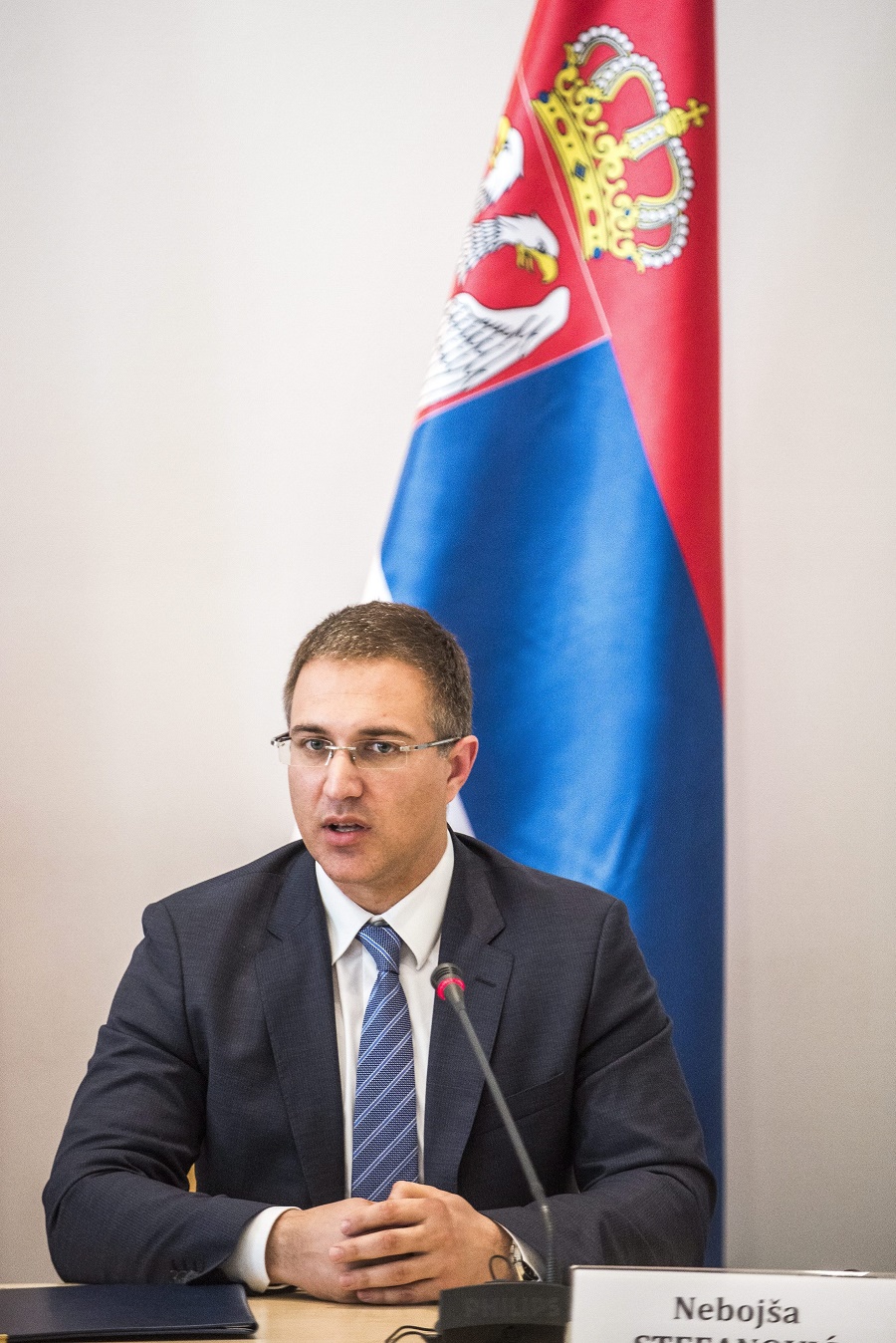 epa04825442 Interior Minister of Serbia Nebojsa Stefanovic speaks during a joint press conference, held with his Hungarian and Austrian counterpart Sandor Pinter and Johanna Mikl-Leitner, after they signed a document on the necessary actions to solve the countires’ common refugee crisis in the building of the Hungarian Interior Ministry in Budapest, Hungary, 30 June 2015. EPA/JANOS MARJAI HUNGARY OUT