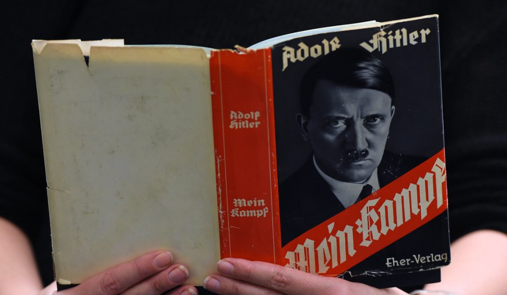 Hitlera “Mein Kampf”. Ilustratīvs attēls
