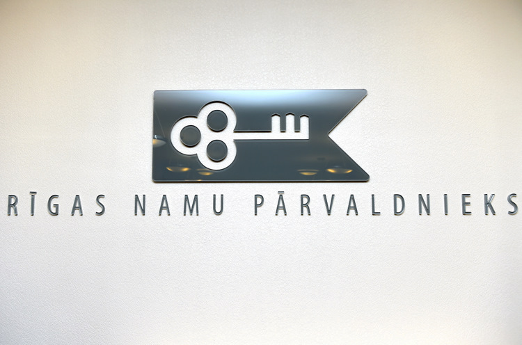 SIA “Rīgas namu pārvaldnieks” logo.