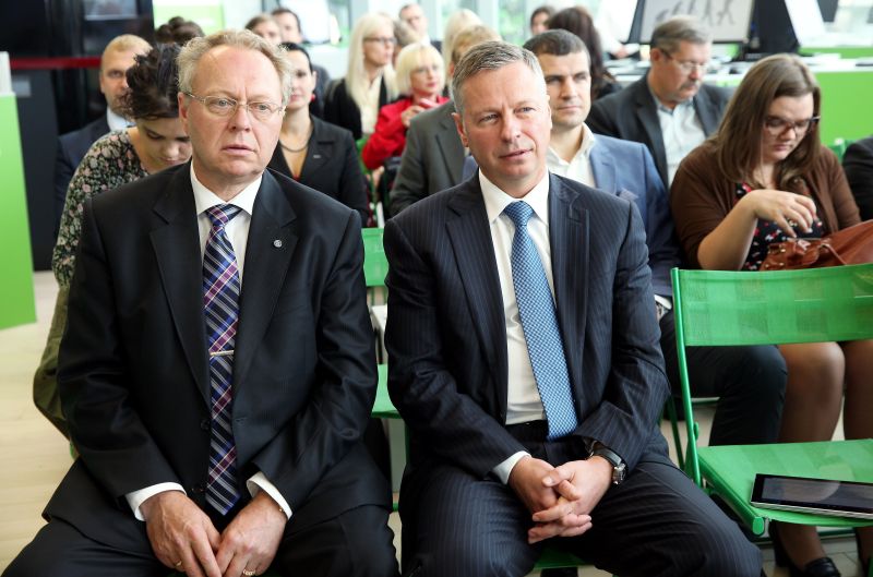 SIA “Latvijas Mobilais telefons” prezidents Juris Binde (no kreisās) un SIA “Lattelecom” valdes priekšsēdētājs Juris Gulbis