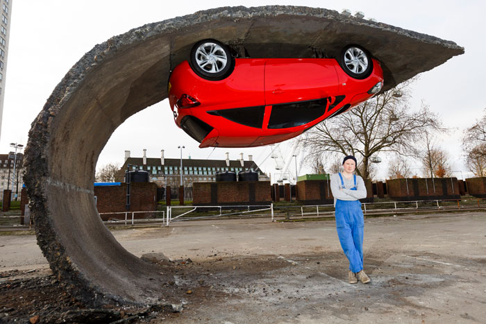 Alekss Činneks, “Auto (un tā stāvvieta)”. Lielbritānija.