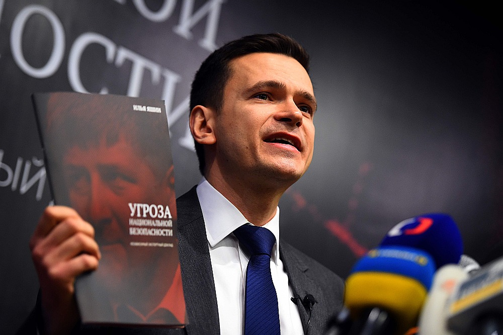 Iļja Jašins Rīgā interesentus iepazīstināja ar ziņojumu “Nacionālās drošības drauds”, kas veltīts Čečenijas līderim Ramzanam Kadirovam.