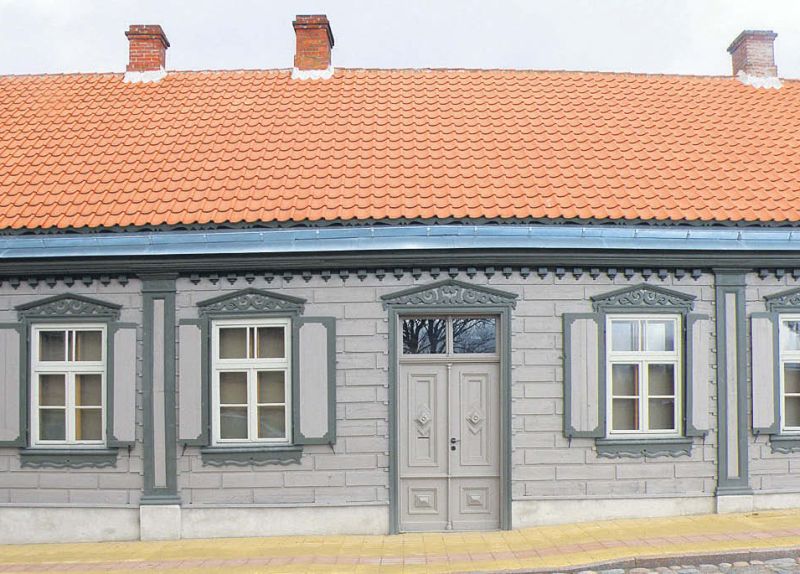 Dekoratīva koka māja Kuldīgas vecpilsētā.