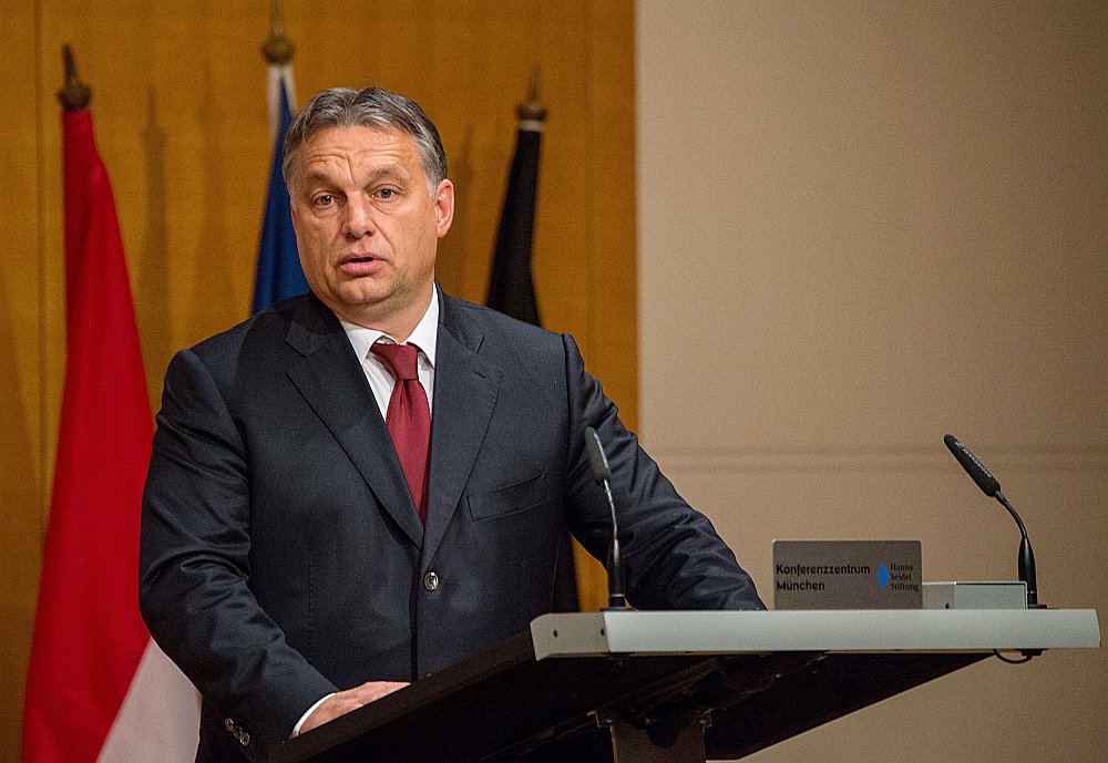 “Tautas nemainās, nacionālās un reliģiskās identitātes joprojām ir savā vietā (..) nekāda Eiropas identitāte to nevar aizstāt,” uzskata Ungārijas premjerministrs Viktors Orbāns.