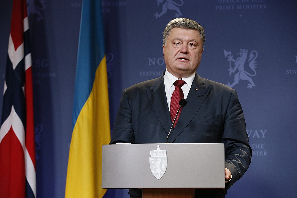 Ukrainas prezidents Petro Porošenko paziņojis, ka Ukraina vietējās vēlēšanas okupētajos valsts austrumos uzskata par Minskas līgumu pārkāpumu, jo to rīkošana nenotiek atbilstoši Ukrainas likumiem.