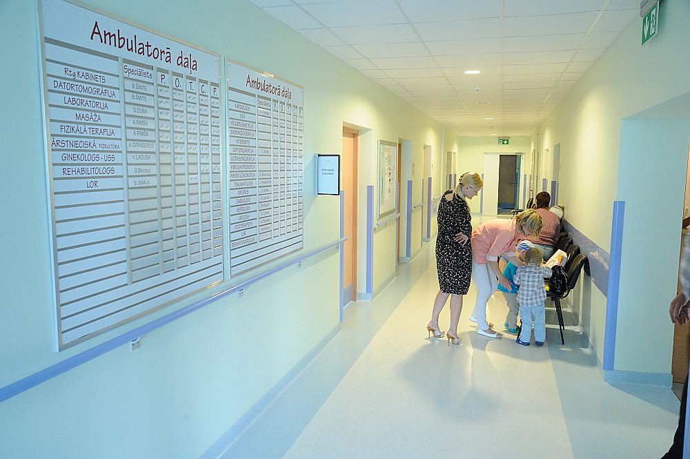 Alūksnes novada attīstības programmā Alūksnes slimnīcai ir paredzēta konkrēta loma – tā ir 24 stundu neatliekamās medicīniskās palīdzības daudzprofilu slimnīca.