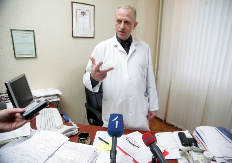 Sirds ķirurģijas centra vadītājs Romāns Lācis: “Cilvēka orgānu nav iespējams izgatavot, to var tikai ziedot. Diemžēl donoru katastrofāli trūkst ne tikai Latvijā, bet visā Eiropā.”