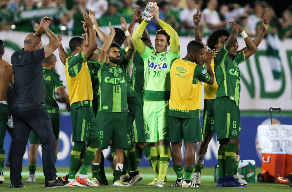 “Chapecoense ” komanda pirms nedēļas pēc uzvaras Brazīlijas čempionāta spēlē. Foto – Reuters.