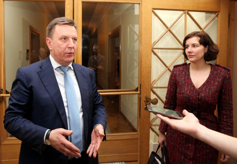 Premjers Māris Kučinskis un finanšu ministre Dana Reizniece Ozola