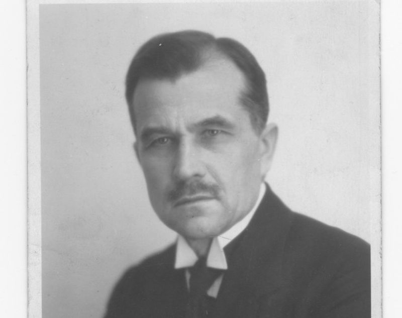 Dzejnieks Kārlis Štrāls