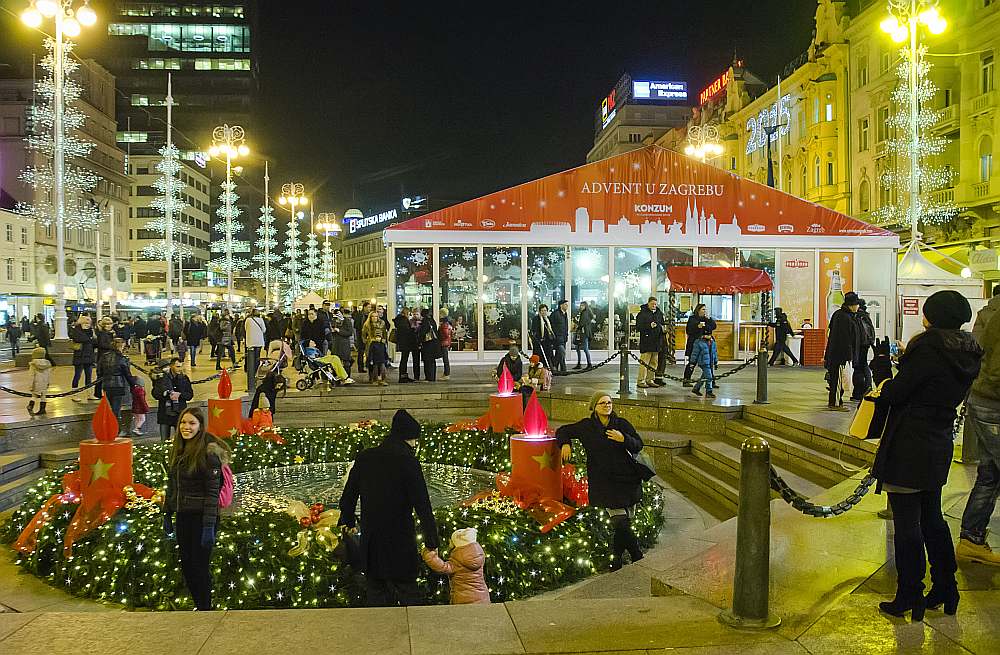 ZAGREBAS centrālajā laukumā un apkārtējās ieliņās ir Horvātijā lielākais Ziemassvētku tirdziņš, kas darbosies līdz pat 8. janvārim.