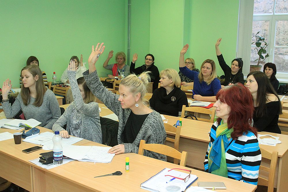 Teju visas RPIVA Cēsu filiāles 4. kursa studentes, kuras grib iegūt pirmsskolas un sākumskolas pedagoga kvalifikāciju, jau strādā skolā vai bērnudārzā.