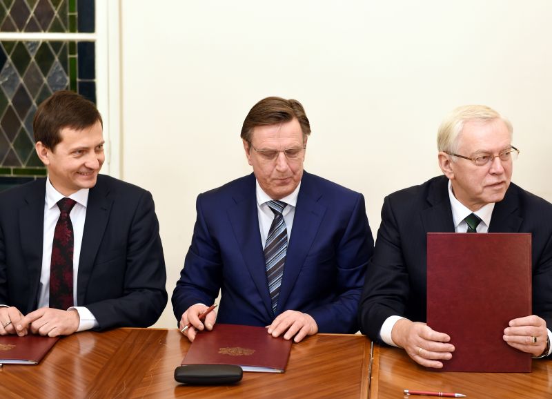 Zaļo un zemnieku savienības (ZZS) pārstāvji Armands Krauze, Māris Kučinskis un Augusts Brigmanis.