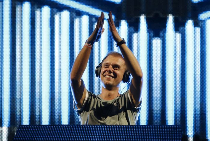DJ Armīns van Būrens.