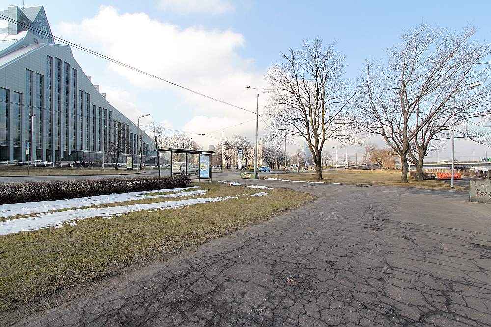 Vieta piemineklim, kas godinātu visu veidu un dažādu laiku cīnītājus par Latvijas valstiskuma atjaunošanu, jau nolūkota Daugavas krastā, iepretim LNB ēkai. Piemineklis ierēķināts arī Mūkusalas krastmalas revitalizācijas plānos.