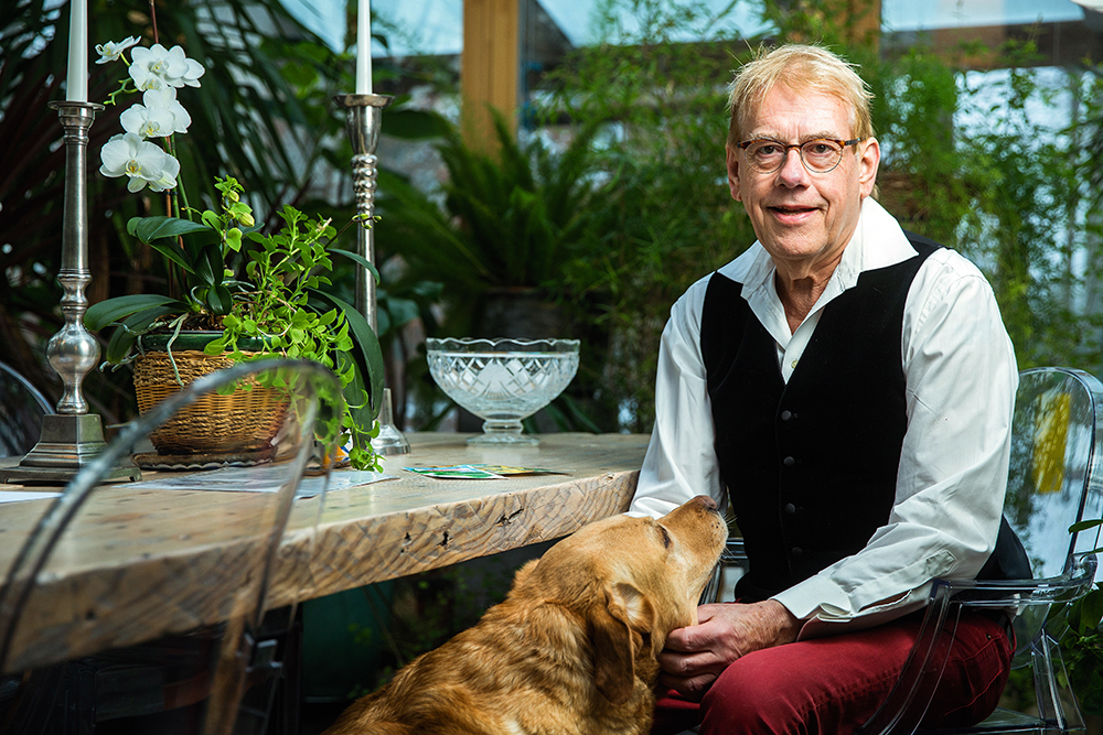 Mārtiņš Rītiņš: “Augiem jāsaka tikai labi vārdi, tad kuplos, ziedēs un dos augļus. Kādreiz visi smējās par princi Čārlzu, kad viņš ieteica ar augiem sarunāties. Bet tagad zinātnieki pierādījuši, ka tieši tā arī ir.”