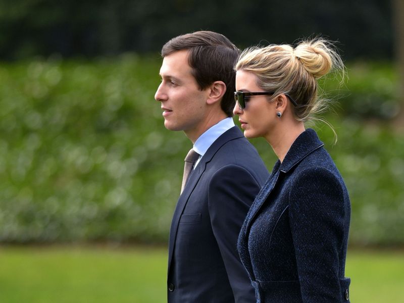 Prezidenta meita Ivanka Trampa un viņas vīrs Džareds Kušners, kuri abi ir iecelti par valsts galvas padomniekiem, joprojām pārvalda ieguldījumus nekustamajā īpašumā vismaz 240 miljonu dolāru vērtībā.