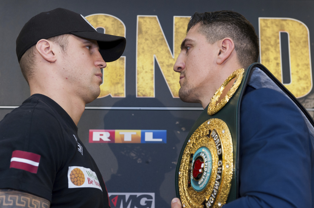 Mairis Briedis un Marko Huks.