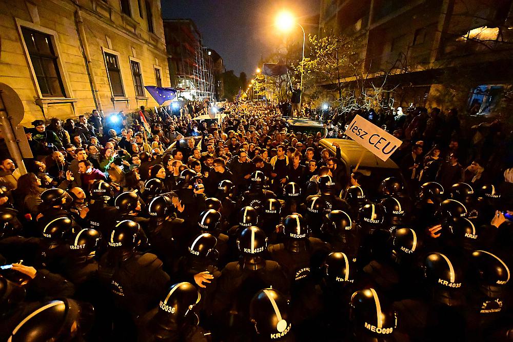 Svētdien notikusī demonstrācija bija lielākais protests pret premjerministra Viktora Orbāna valdības politiku kopš 2014. gada.