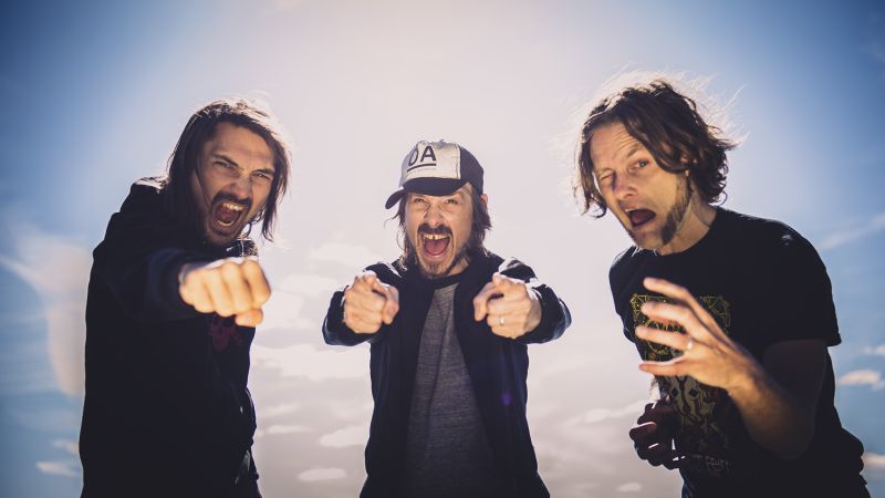 Zviedru grupa “Truckfighters”.